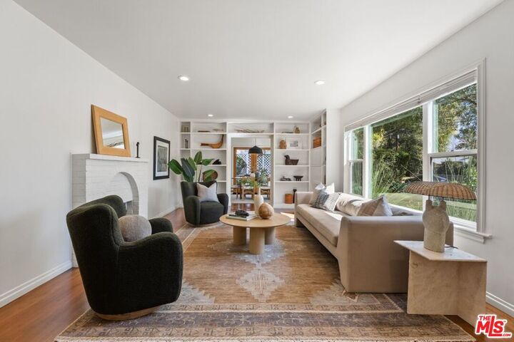 Property Photo:  93 S Daisy Ave  CA 91107 