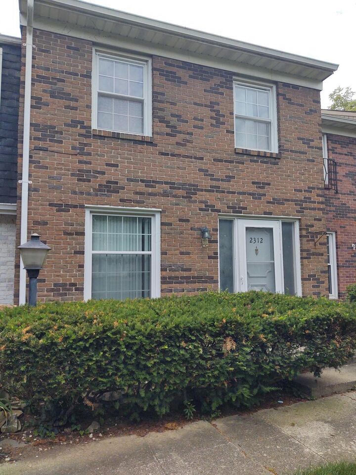 Property Photo: 2312 Hardesty Court OH 43204