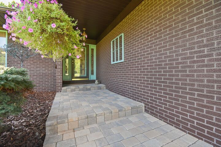 Property Photo: 819 Briarhill Drive OH 43055