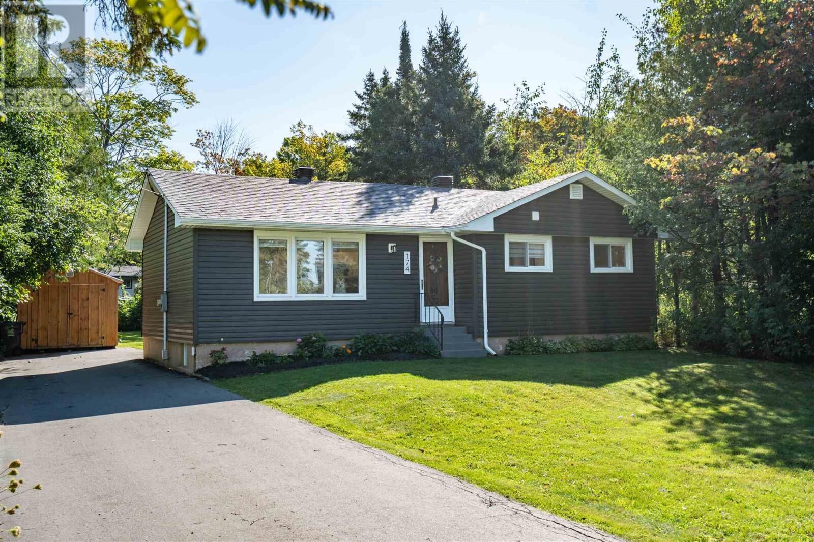 Property Photo:  174 Killarney Rd  ON P6B 4N9 