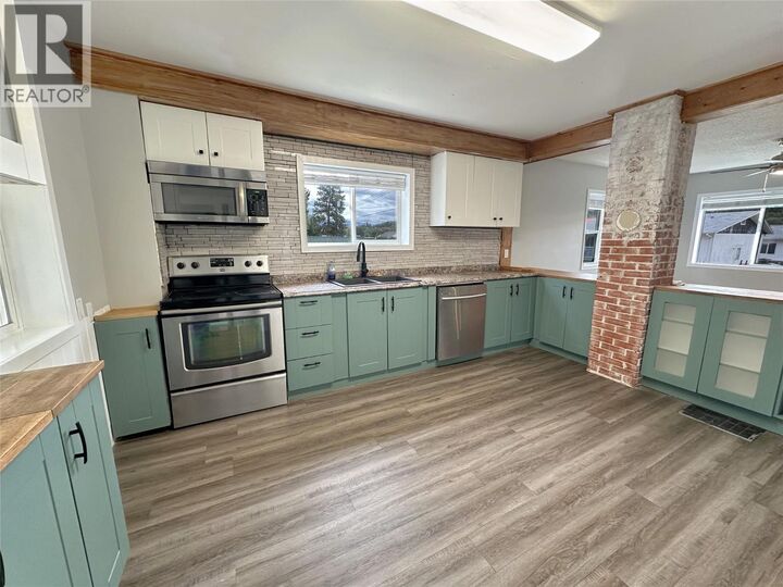 Property Photo:  569 Auburn Crescent  BC V0X 1W0 