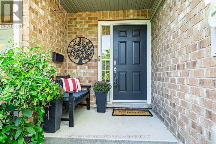 Property Photo:  286 Railway Avenue  ON N5A 2J4 