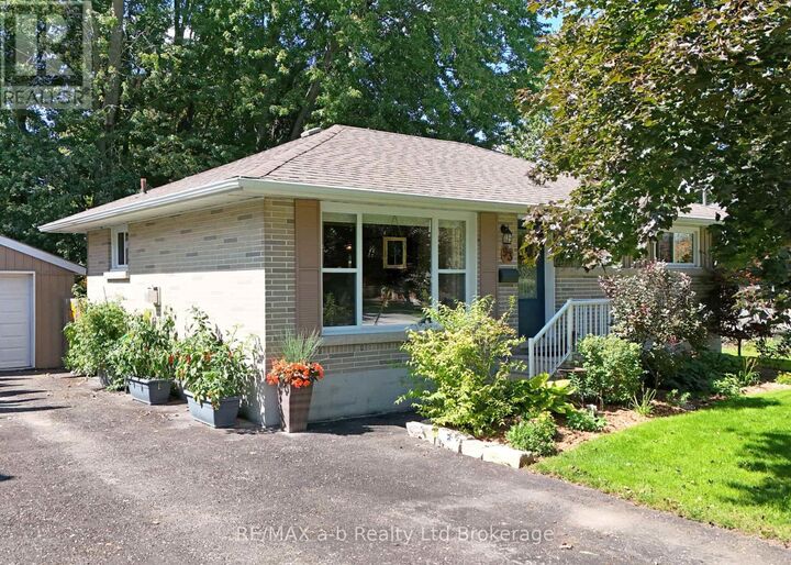 Property Photo:  93 North Park Crescent  ON N4S 7M1 