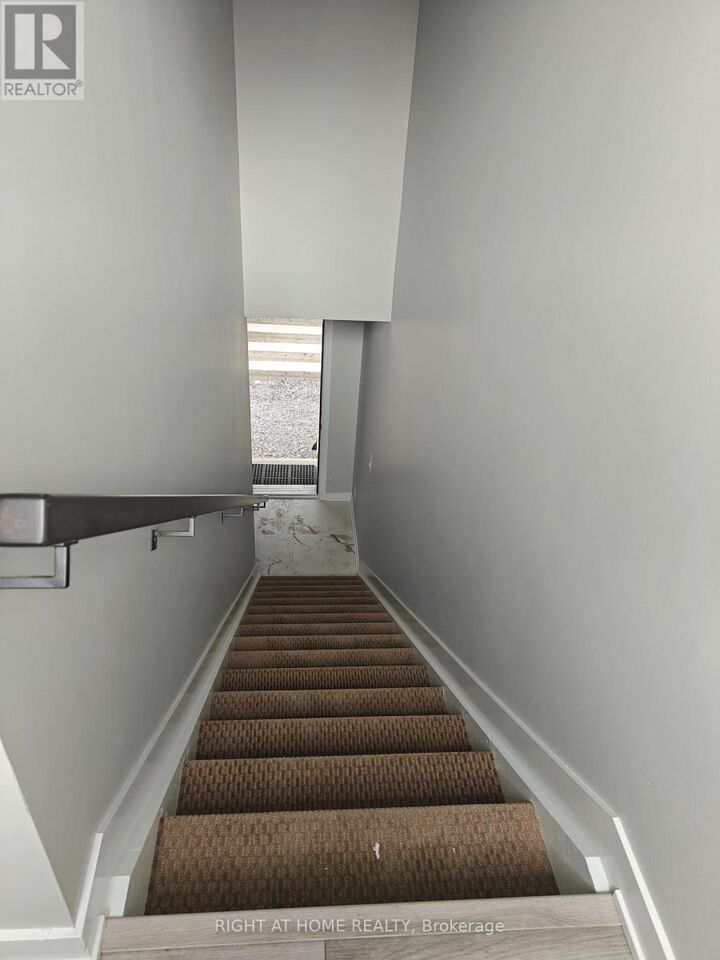 Property Photo:  1332 Thames Street C  ON K1Z 7N4 
