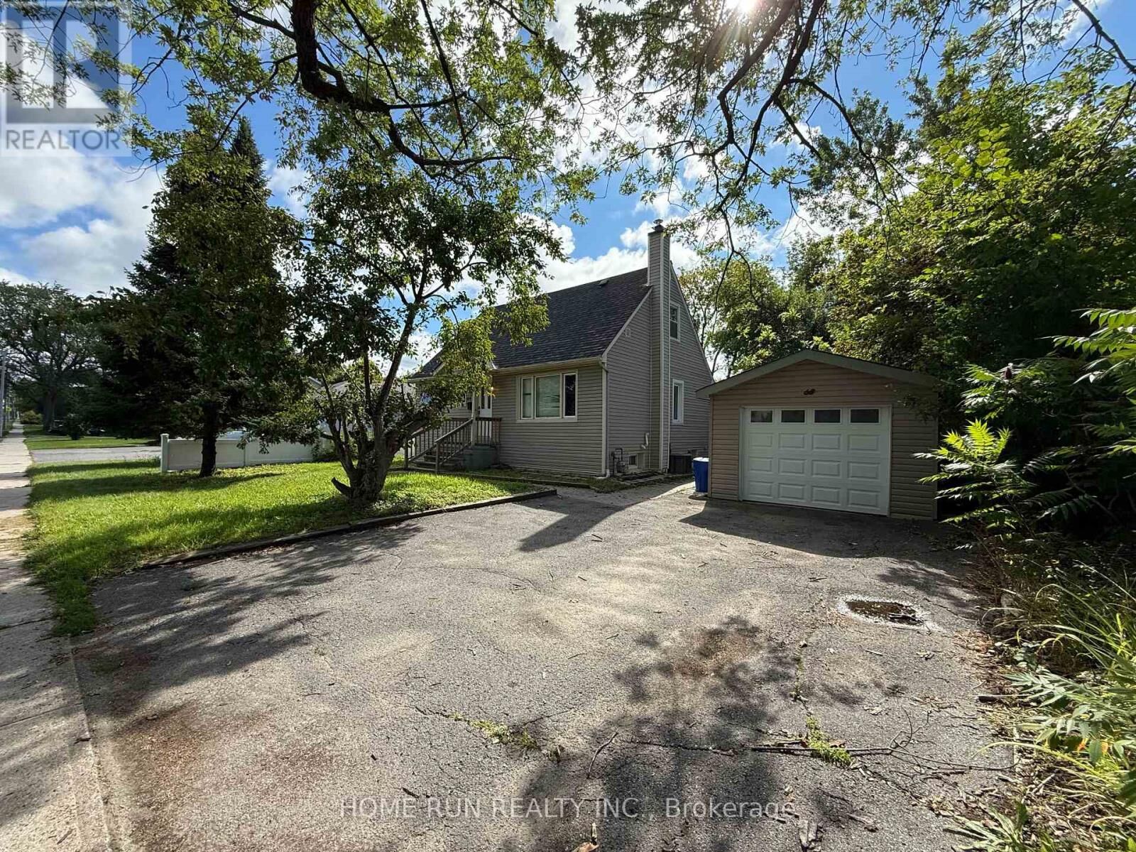 Property Photo:  68 Meadowlands Drive West  ON K2G 2R6 