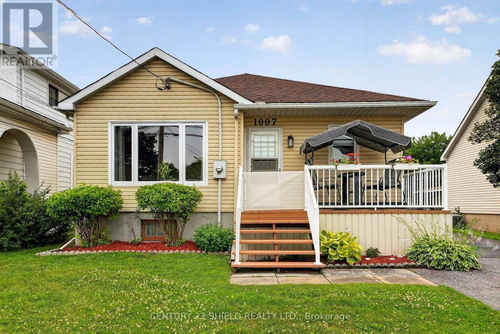 Property Photo: 1007 2nd Street East ON K6H 2A8