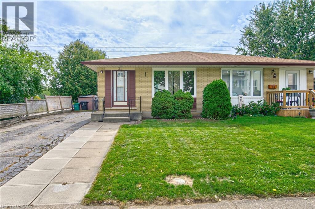 Property Photo: 21 Vicmount Drive ON N2M 2A2