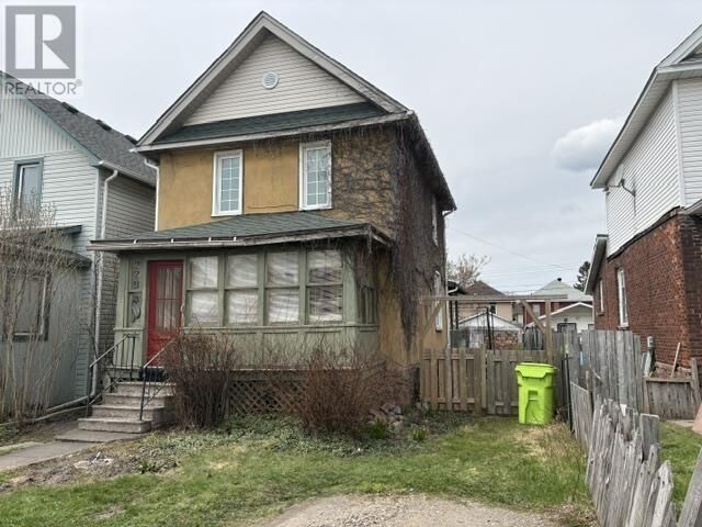 Property Photo:  229 Gloucester St  ON P6A 1N6 