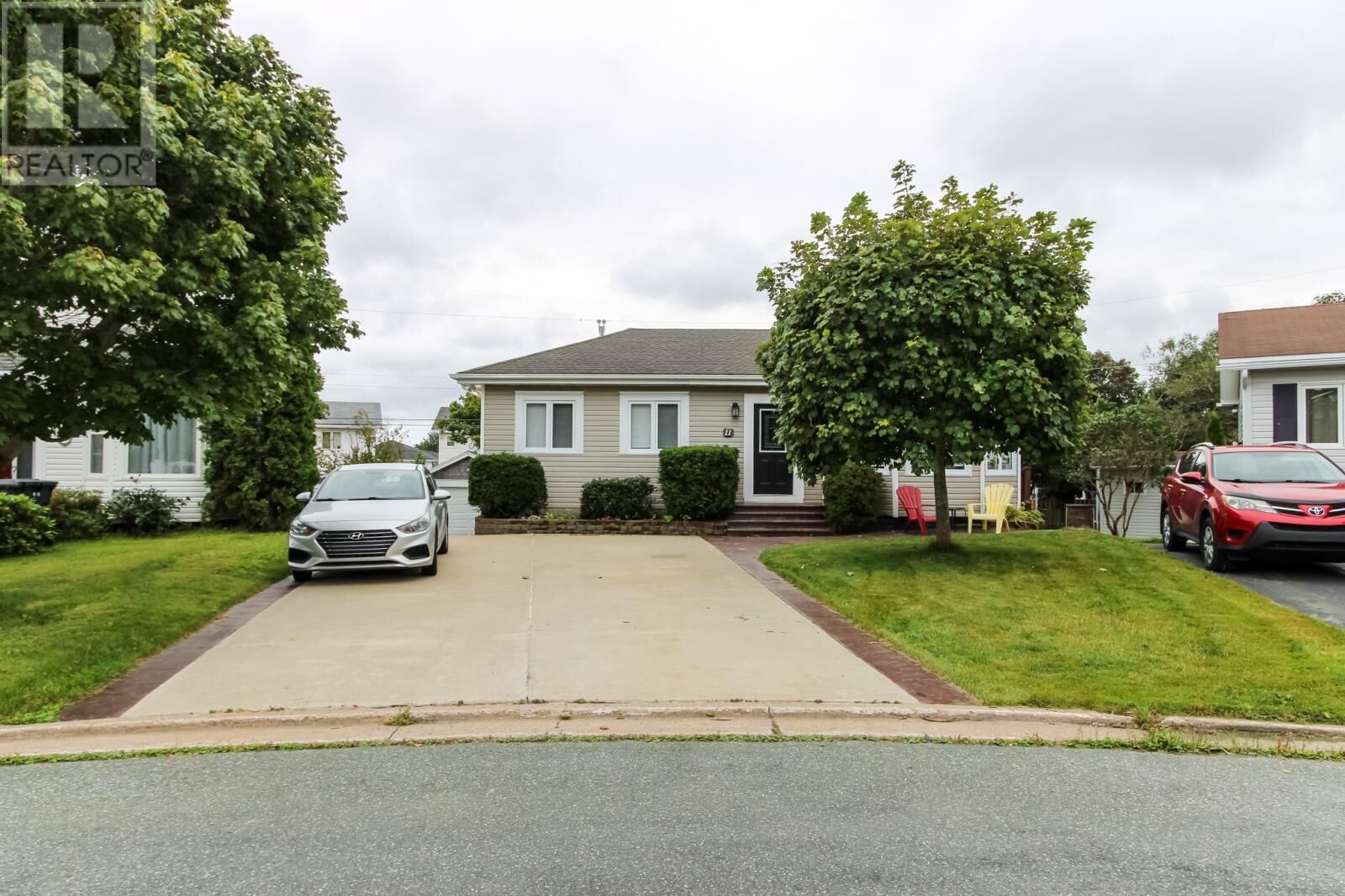 Property Photo:  11 Amber Place  NL A1B 3K3 