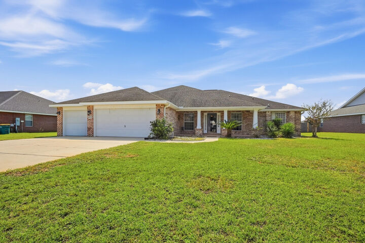Property Photo: 6212 Lapis Lane FL 32539