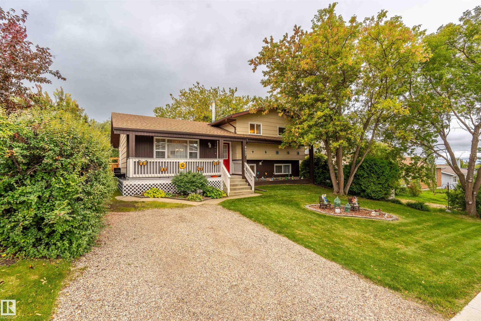 Property Photo:  4007 50A Avenue  AB T9M 2A6 