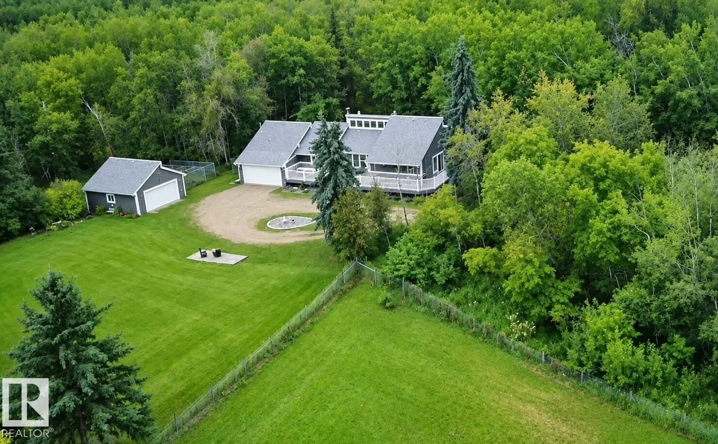 Property Photo:  53250 Rge Road 215 1  AB T8E 2B3 