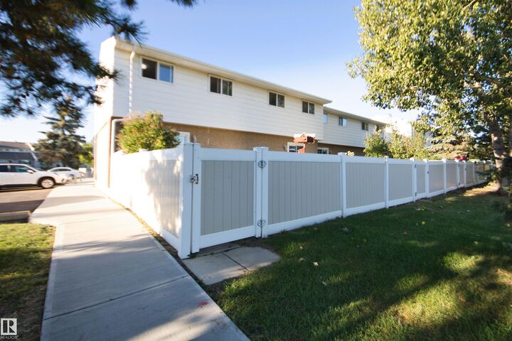 Property Photo:  7743 37 Avenue NW  AB T6K 1T9 