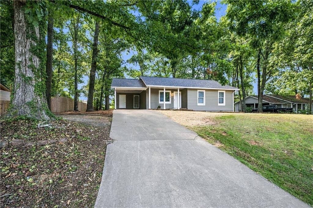 Property Photo: 215 Henry Street GA 30517
