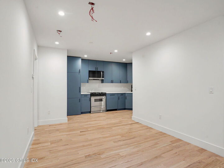 Property Photo:  18-20 Greenwich Avenue 2-1  CT 06830 