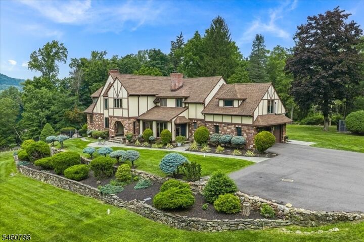 Property Photo:  3 Manrodt Ct  NJ 07405 