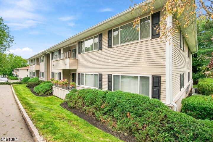 Property Photo:  50 We Lindsley Road 21  NJ 07009 