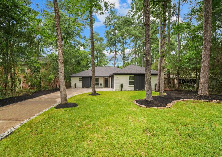 Property Photo: 27 Lazy Morning Place TX 77381