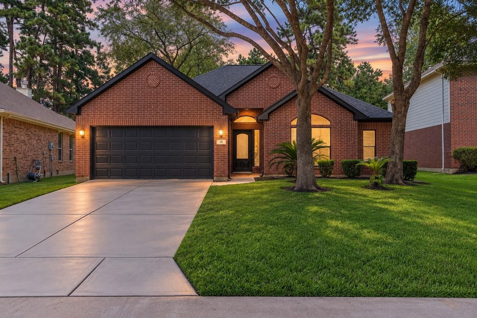 Property Photo: 18 Griffin Hill Court TX 77382