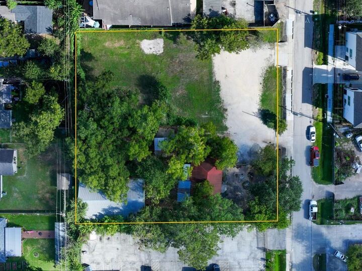 Property Photo: 1405 Cedar Post Lane TX 77055