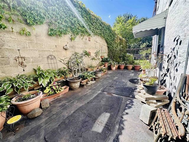 Property Photo:  175 Manhattan Ave 1  NJ 07307 
