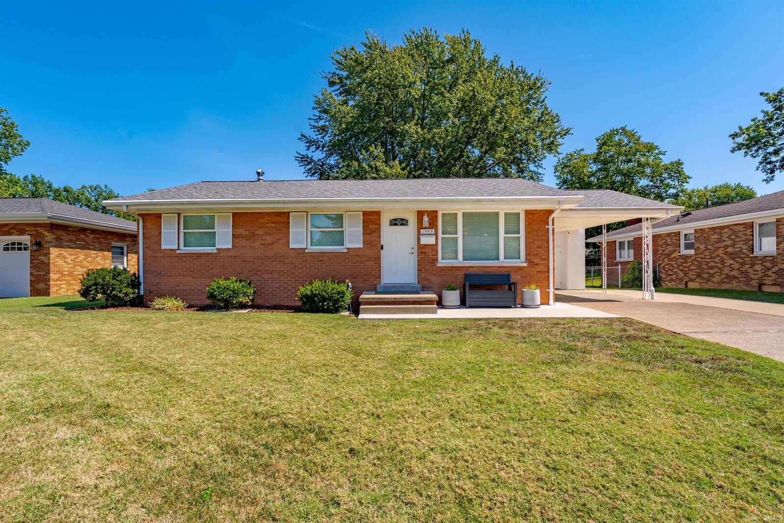 Property Photo: 1909 N Thomas Avenue IN 47711