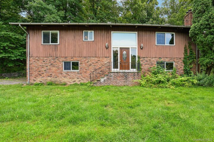 Property Photo:  10 Oconnor Court  NY 10548 