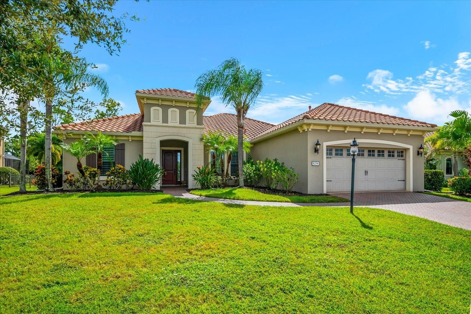 Property Photo: 8256 Larkspur Circle FL 34241
