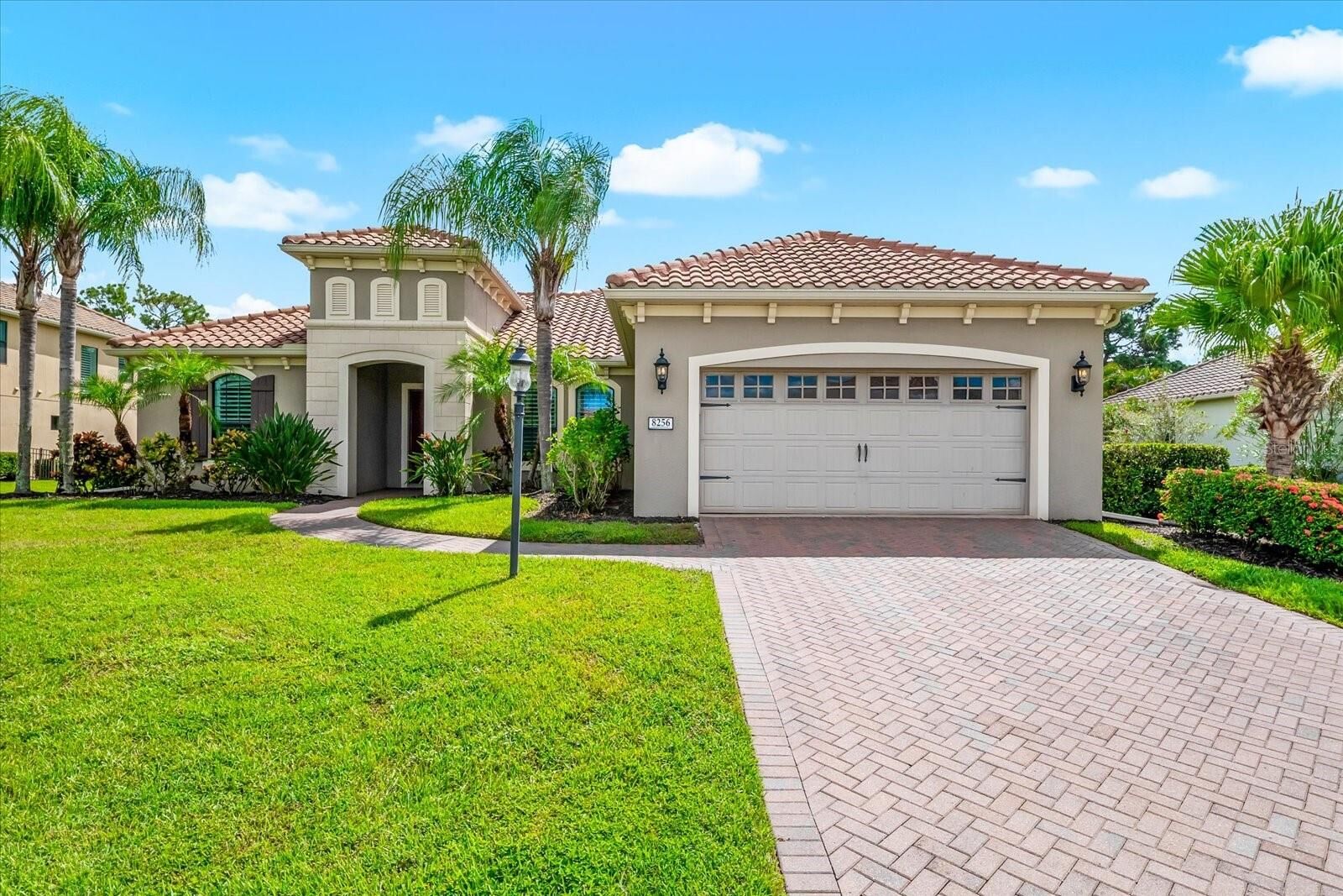 Property Photo:  8256 Larkspur Circle  FL 34241 