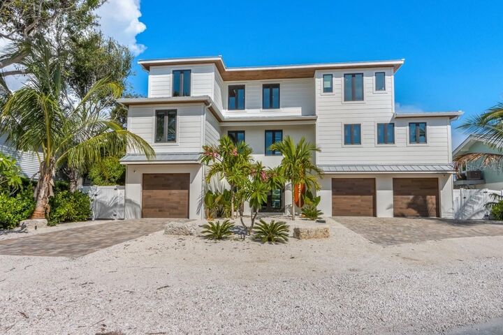 Property Photo:  515 Loquat Drive  FL 34216 