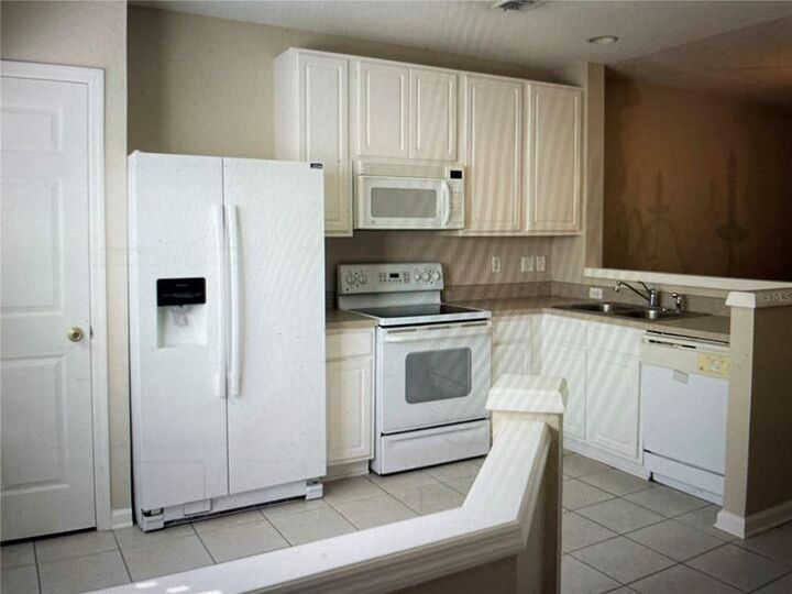 Property Photo:  800 Shropshire Loop  FL 32771 