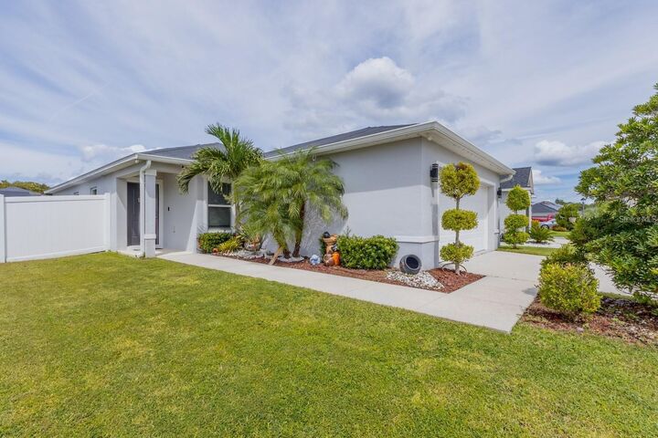 Property Photo:  4744 Glencrest Loop  FL 34772 