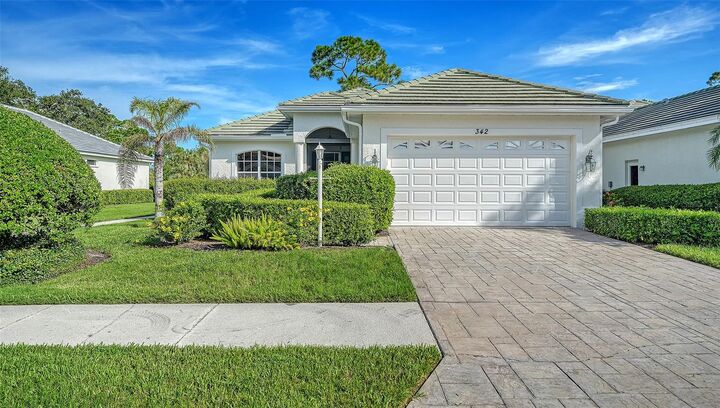 Property Photo: 342 Melrose Court FL 34292