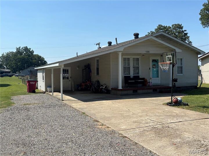 Property Photo: 108 South West Street MO 63771