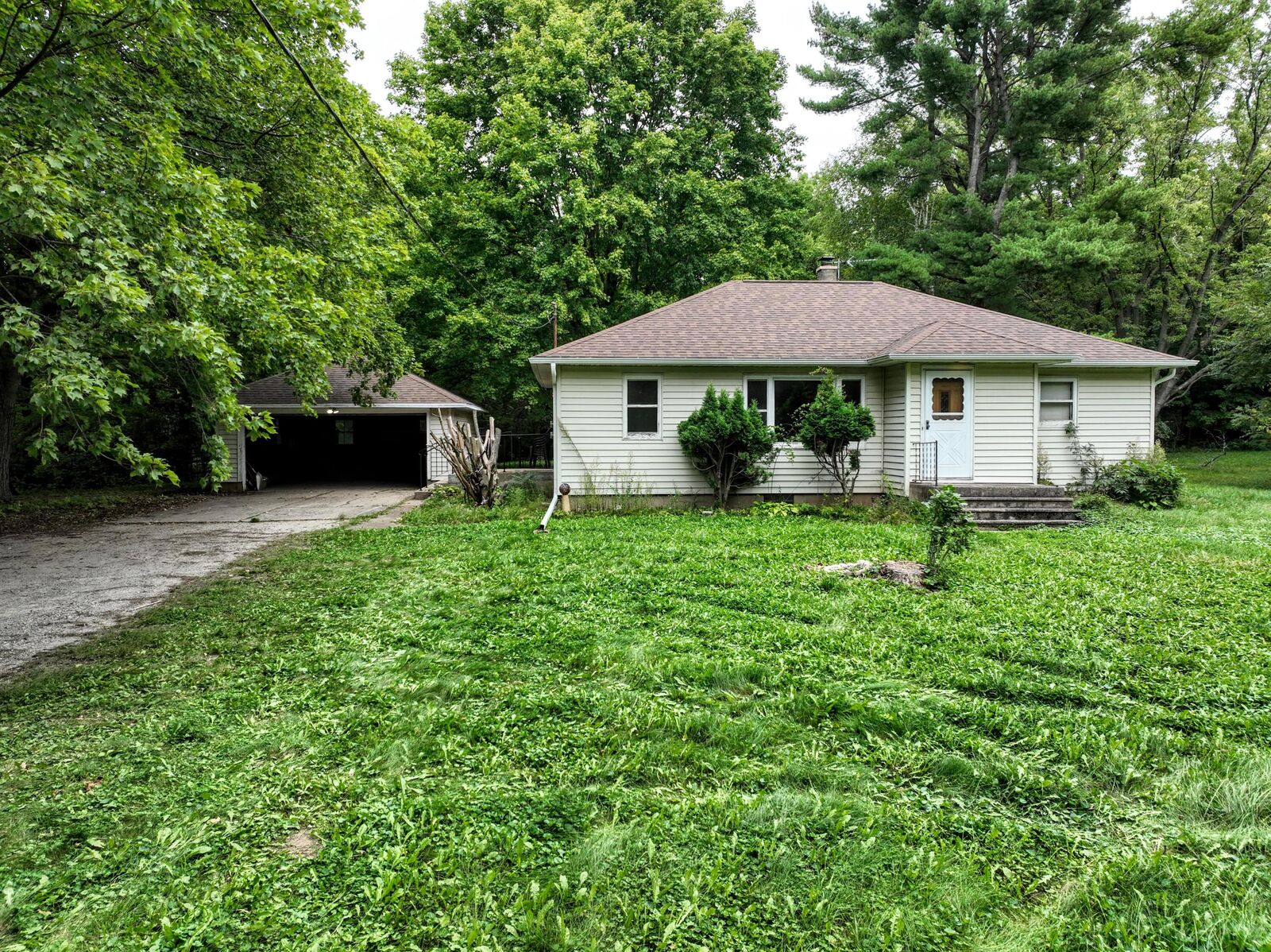 Property Photo: W5238 Biederman Dr WI 53038