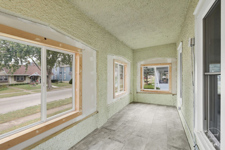 Property Photo:  430 S Myrtle Avenue  IL 60901 