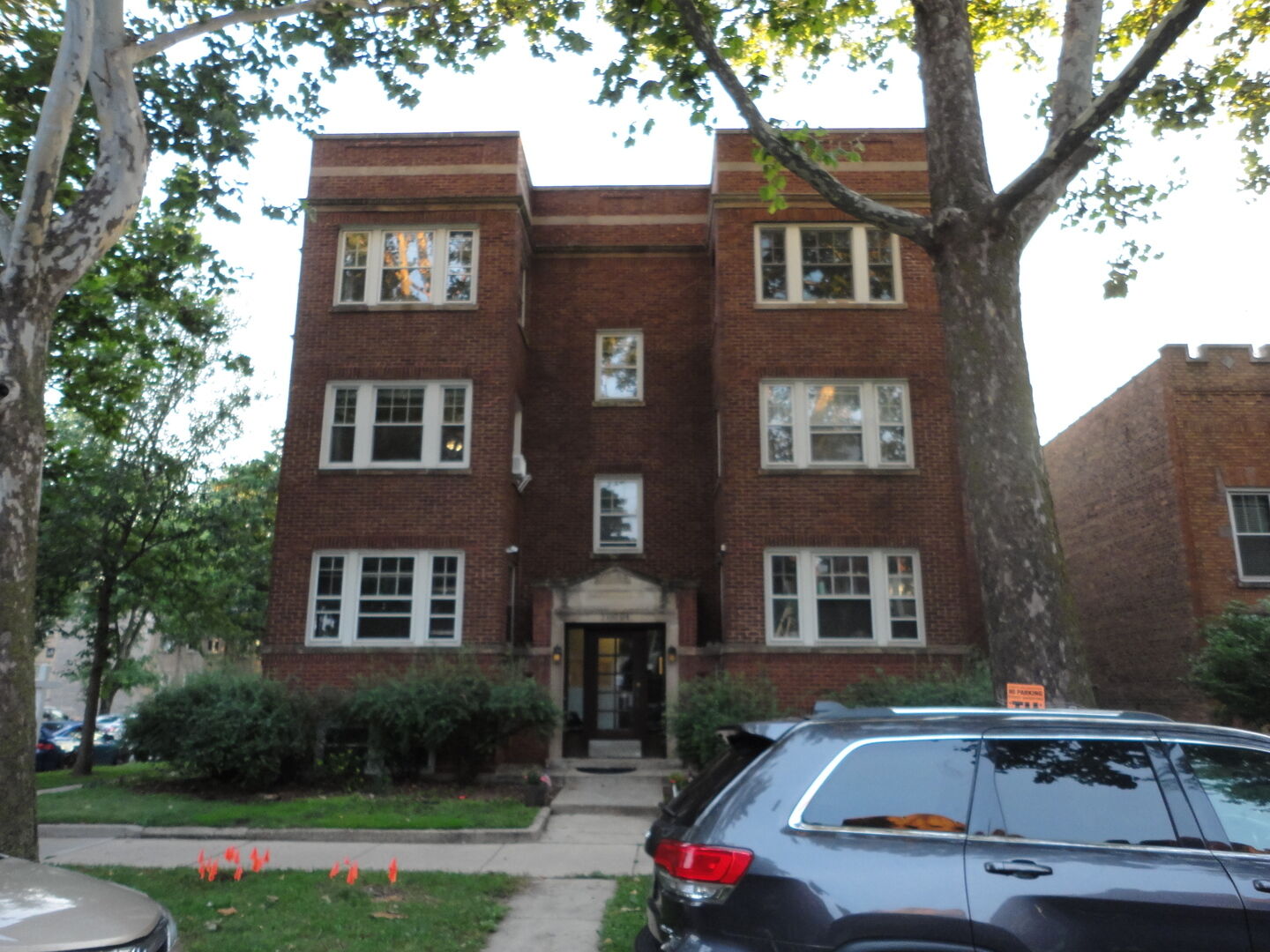 Property Photo: 5700 N Artesian Avenue 1S IL 60659
