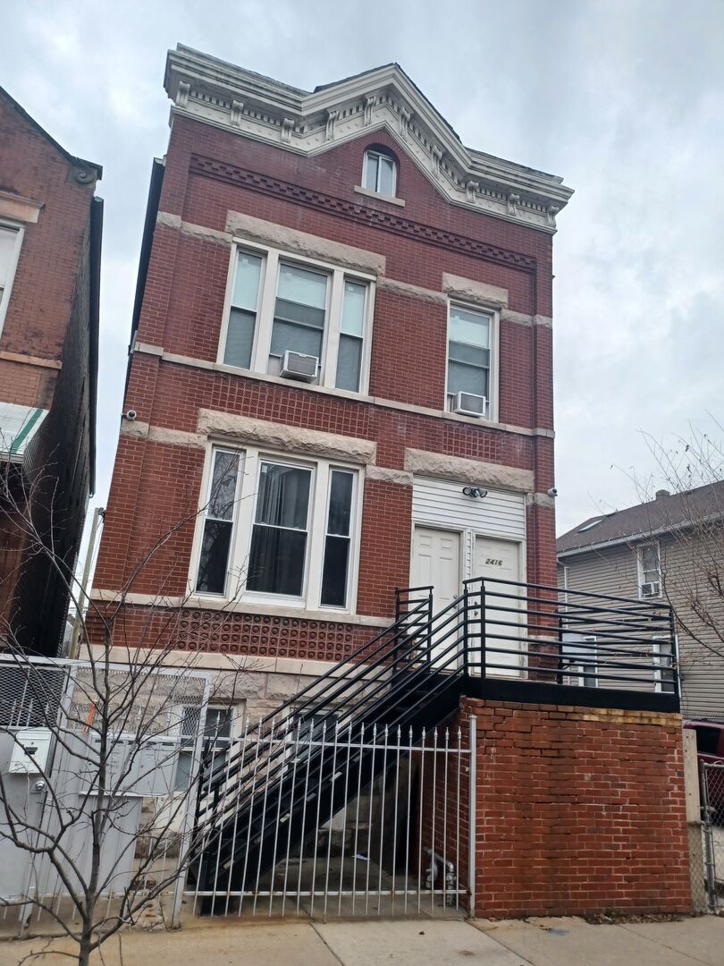 Property Photo:  2416 S Sawyer Avenue Garden-Front  IL 60623 