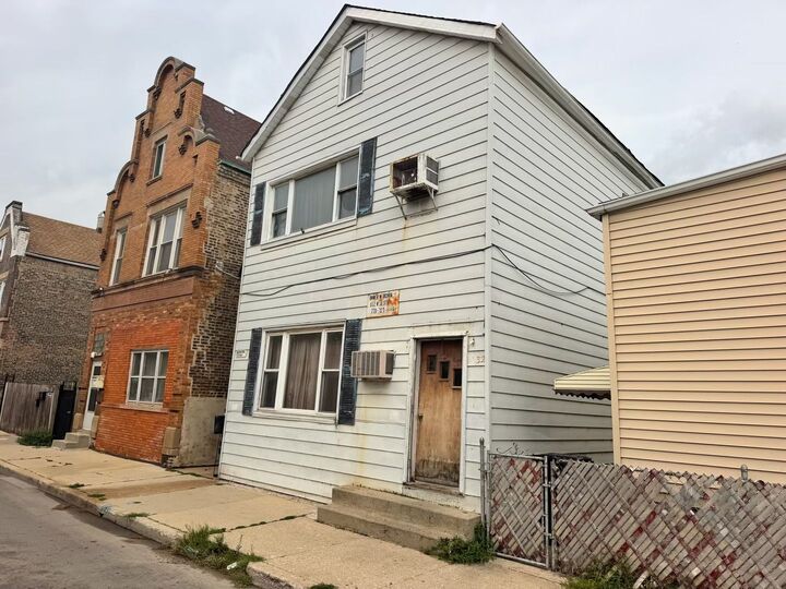 Property Photo: 832 W 33rd Street IL 60608