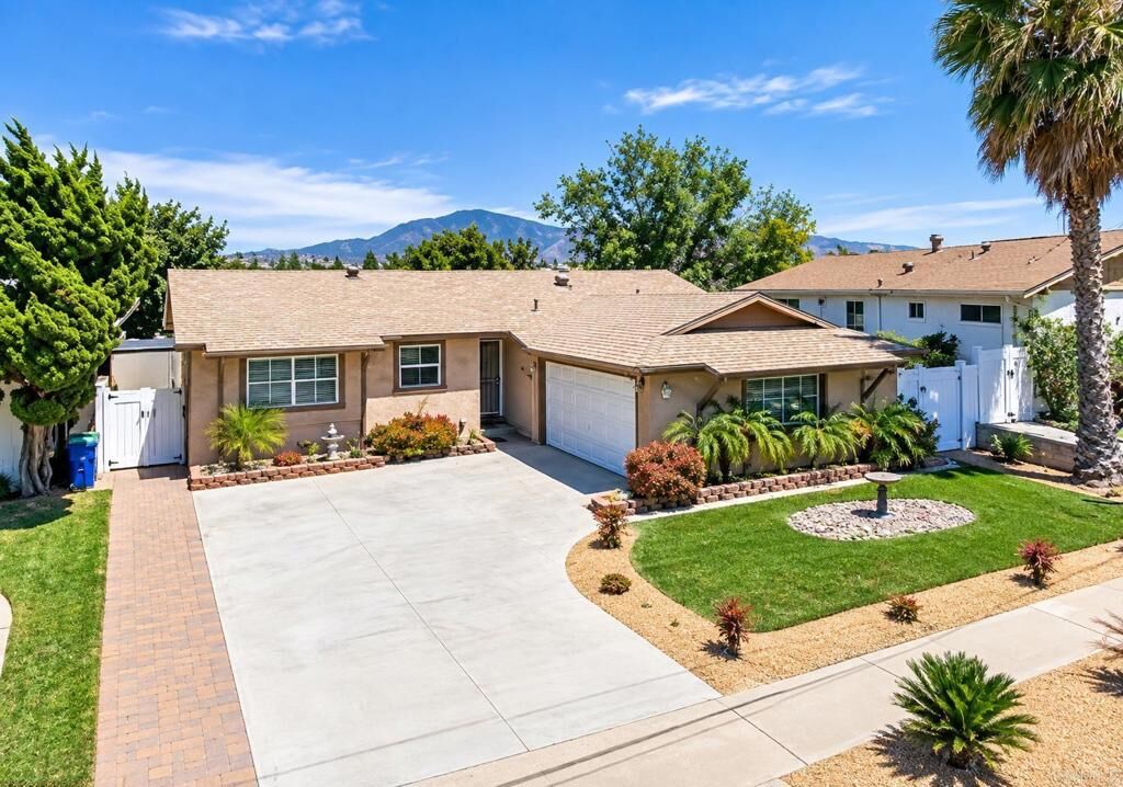 Property Photo: 1265 Darby St CA 91977