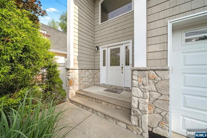 Property Photo:  15 Laurel Avenue  NJ 07628 