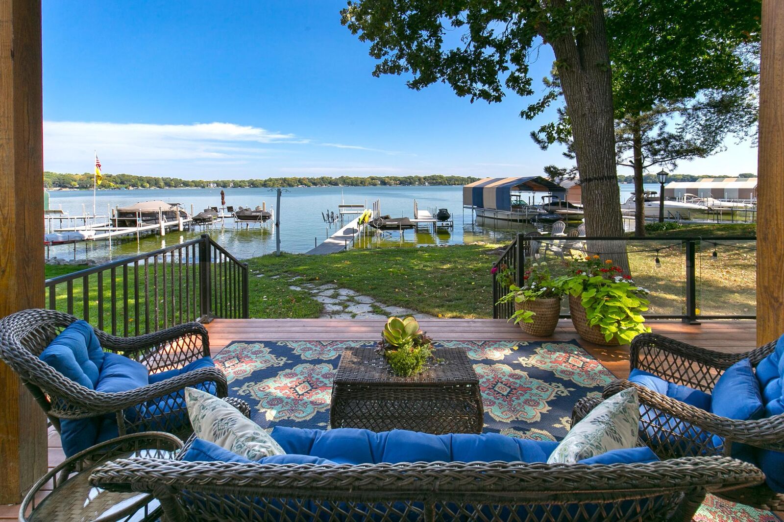Property Photo:  1900 Shorewood Lane  MN 55364 
