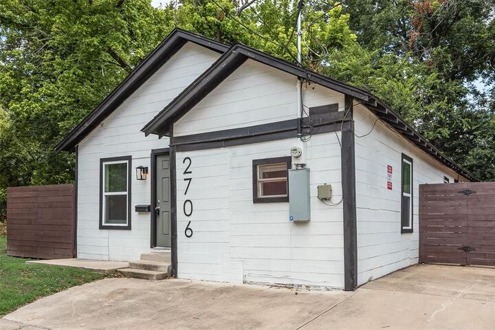 Property Photo:  2706 Hector Street  TX 75210 
