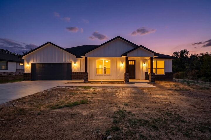 Property Photo:  203 W Mansfield Avenue  TX 76060 