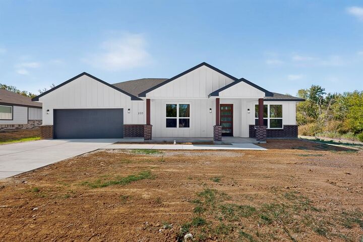 Property Photo:  203 W Mansfield Avenue  TX 76060 