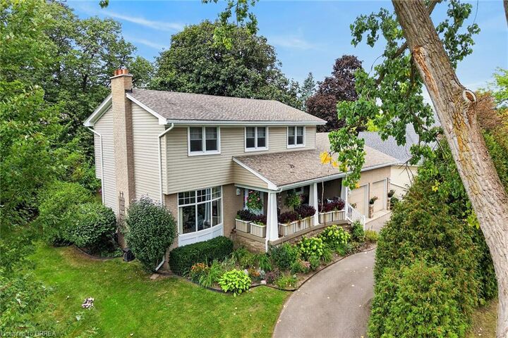 Property Photo:  4 Gaywood Gardens  ON N3T 5J8 