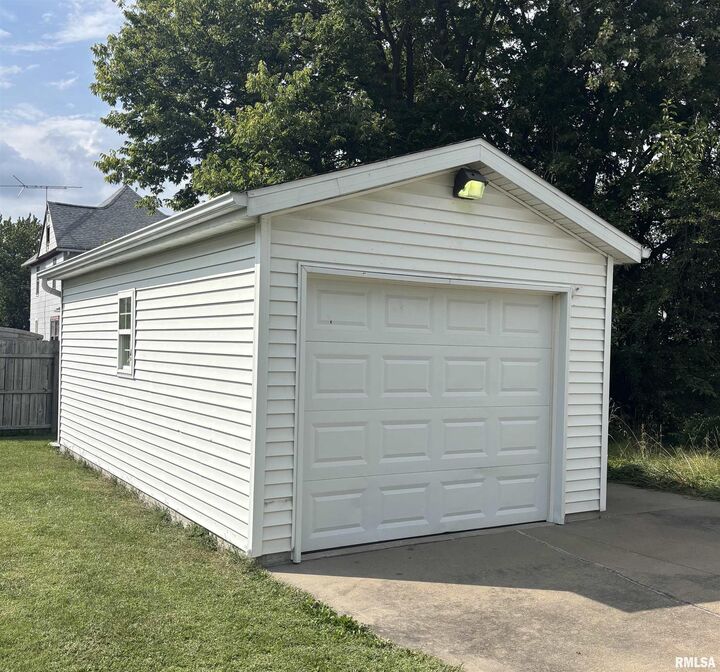 Property Photo: 458 Clark Street IL 61401