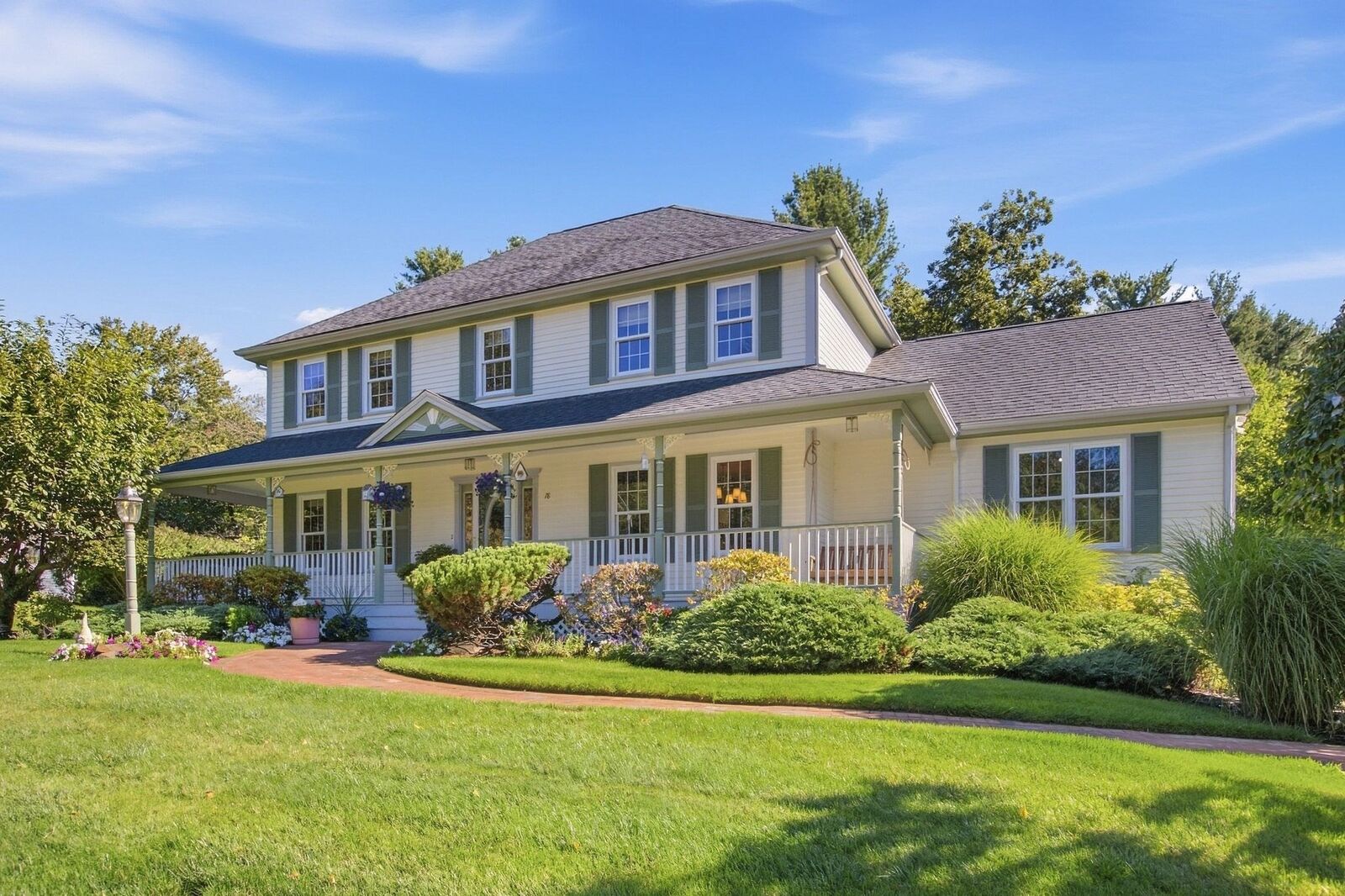 Property Photo:  18 Liberty Lane  MA 01864 