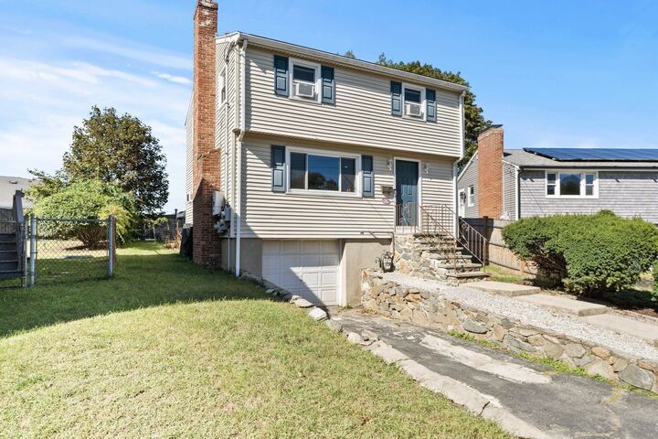 Property Photo:  18 Thompson Ln  MA 01904 