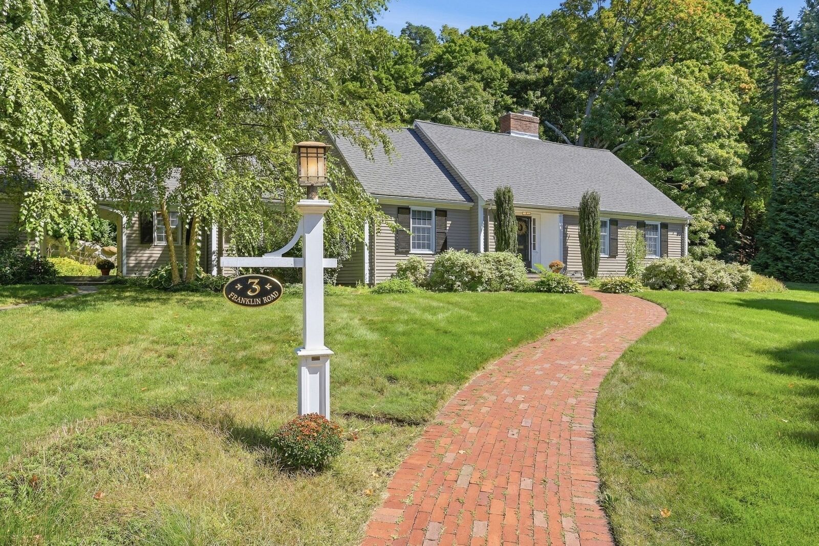 Property Photo:  3 Franklin Rd  MA 02420 